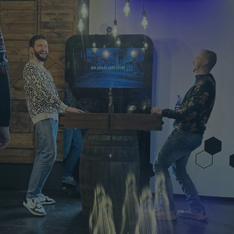 Bild von lachenden Menschen auf einer Firmenfeier